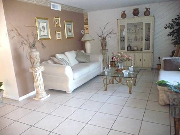 3rd image of 1014 Victor Herbert Dr