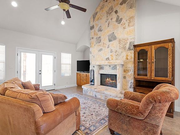 5th image of 1205 Kyle Ln