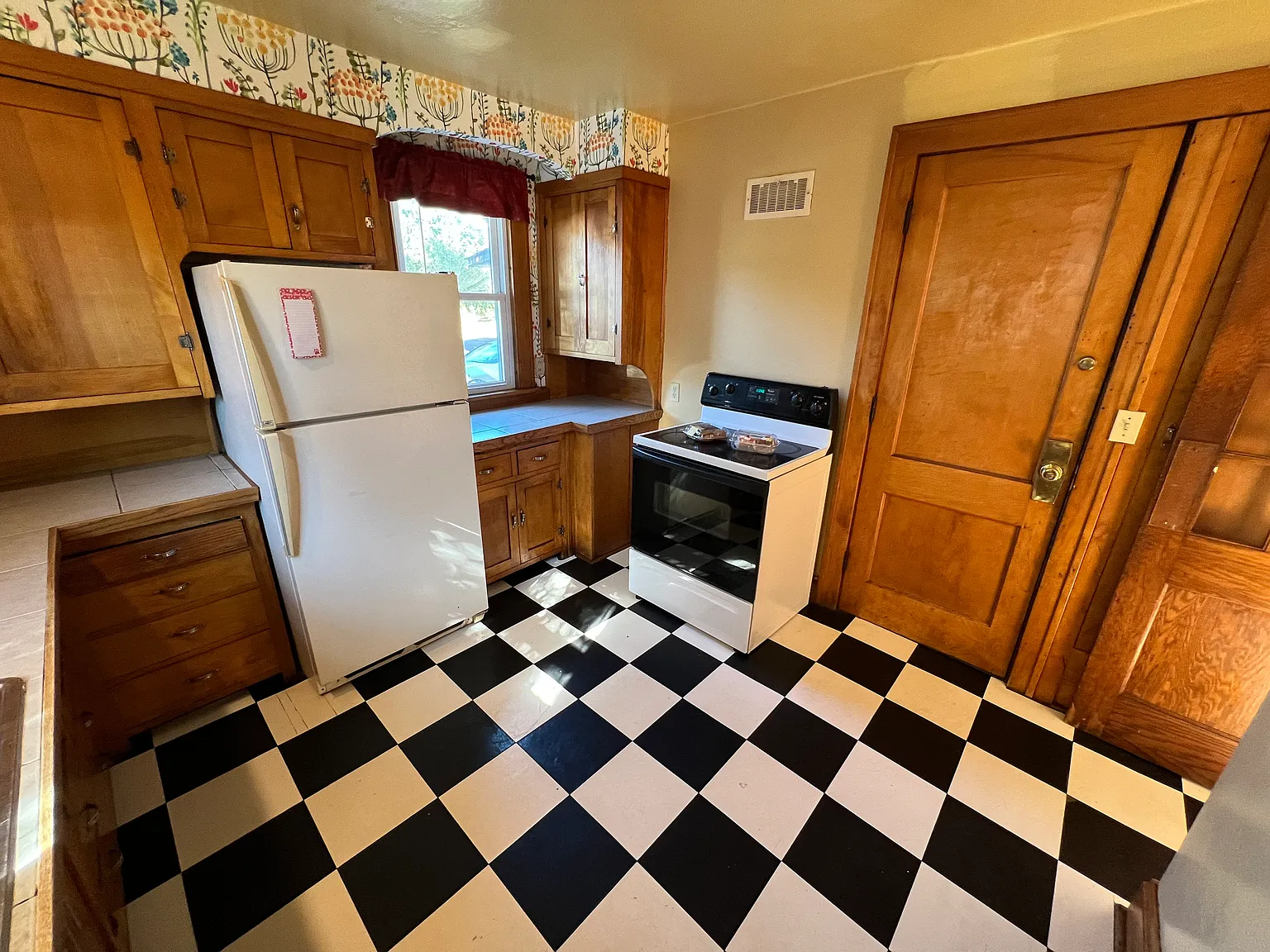 2 bed, 850 sqft, $1,388 — Photo 2