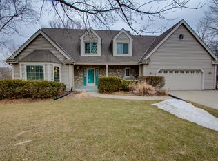 4300 S Victoria Cir, New Berlin, WI 53151