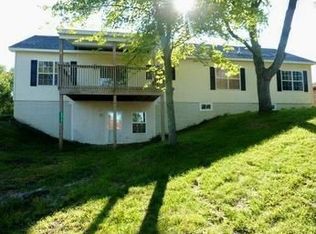 8817 Rushside Dr, Pinckney, MI 48169