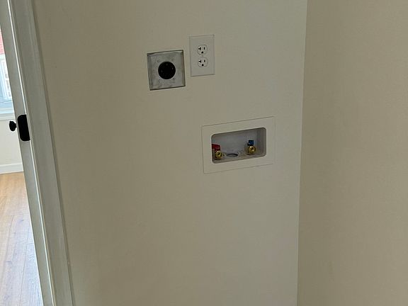 4th image of 1105 W 2nd St