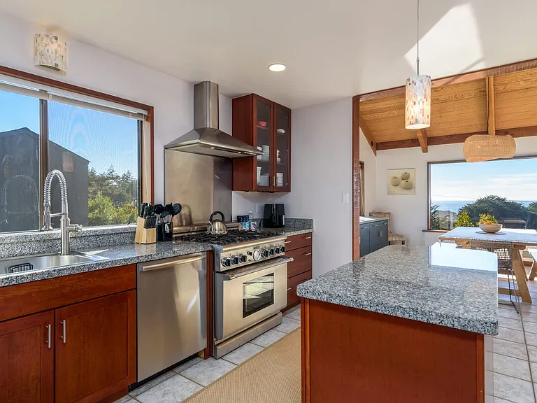 38051 Foothill Close — Photo 16