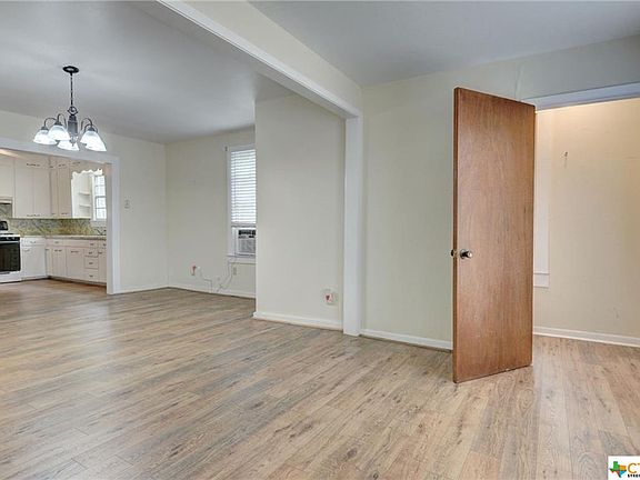 4th image of 624 S Avenue I