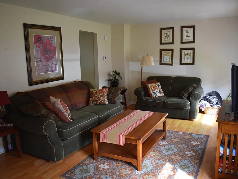3 Sunnyside Dr — Photo 1