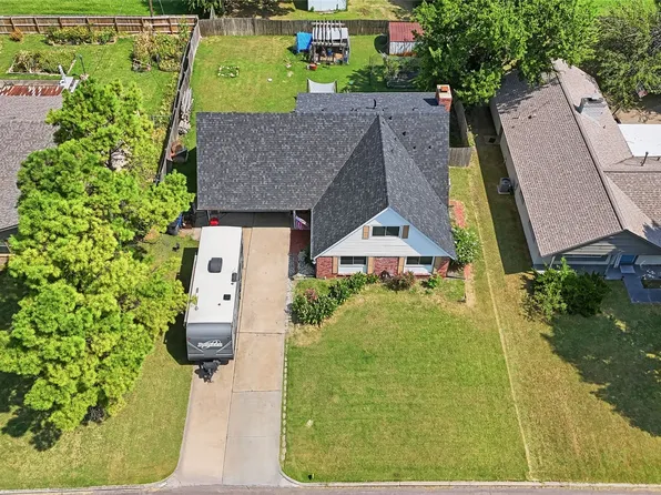 8221 E 35th St, Tulsa, OK 74145