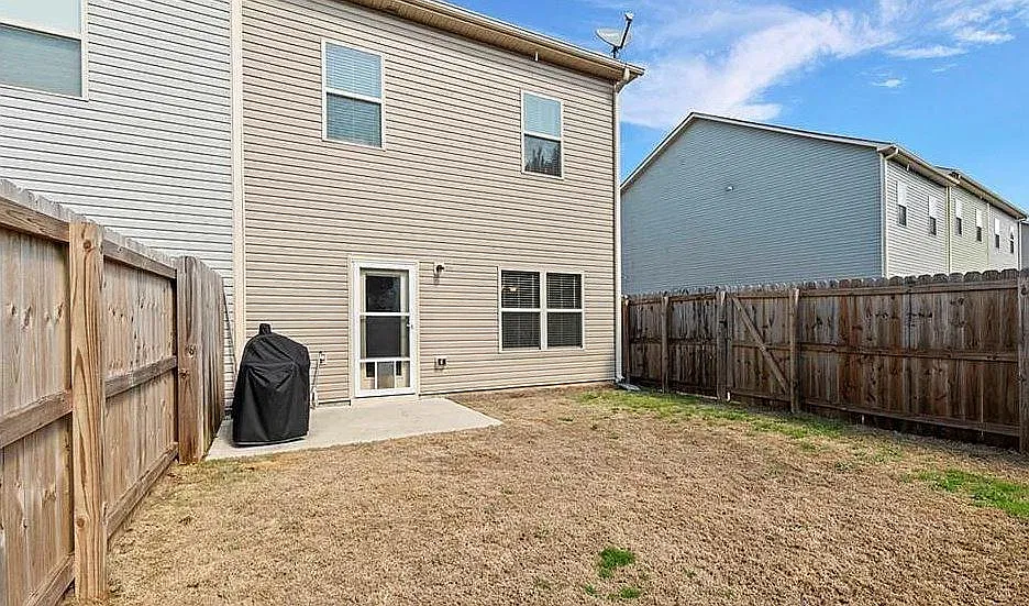 6 bed, 6.0 bath, 1636 sqft, $1,999 — Photo 2