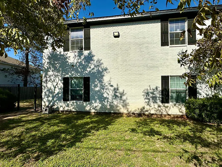 1231 Wood Ave — Photo 1