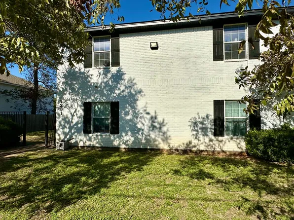 Spacious 4/2 with Outdoor Charm!