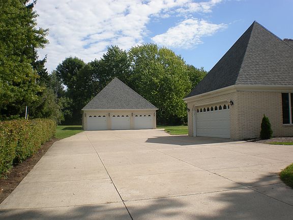 3rd image of 6501 Wild Cherry Ln