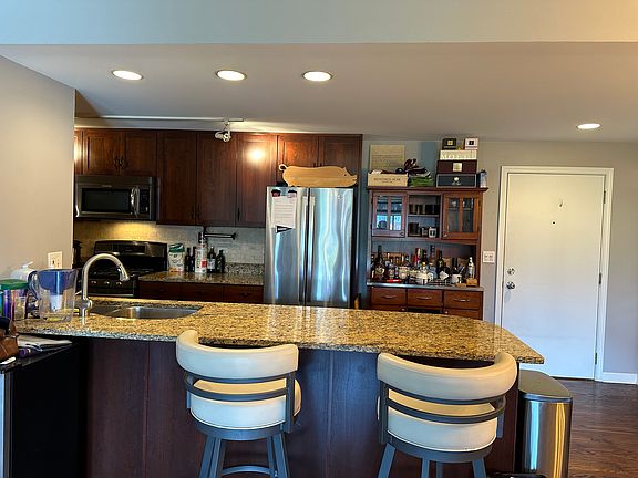 2nd image of 680 N Green St APT 611