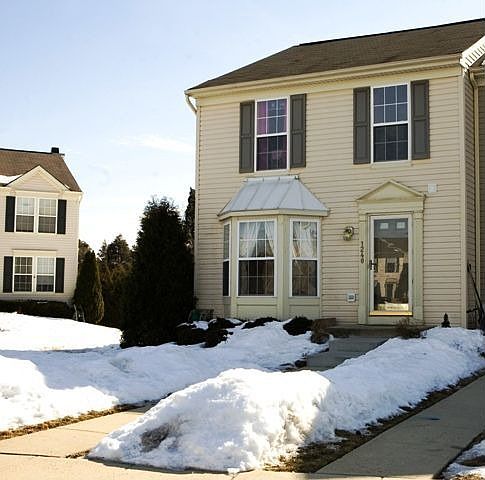 End Unit Cul-De-Sac Townhome