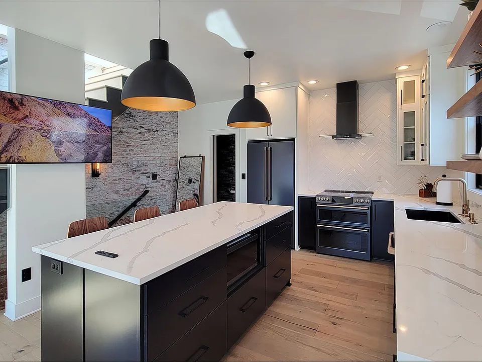 150 E C St
