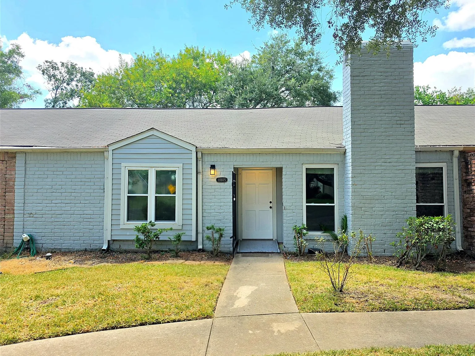 3 bed, 2.0 bath, 1394 sqft, $2,090 — Photo 1