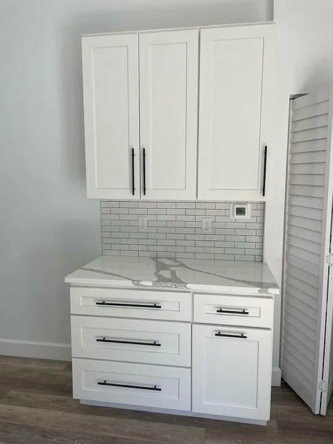 3 bed, 1060 sqft, $2,100 — Photo 2
