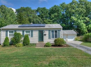 25 Nantucket Dr, Groton, CT 06355