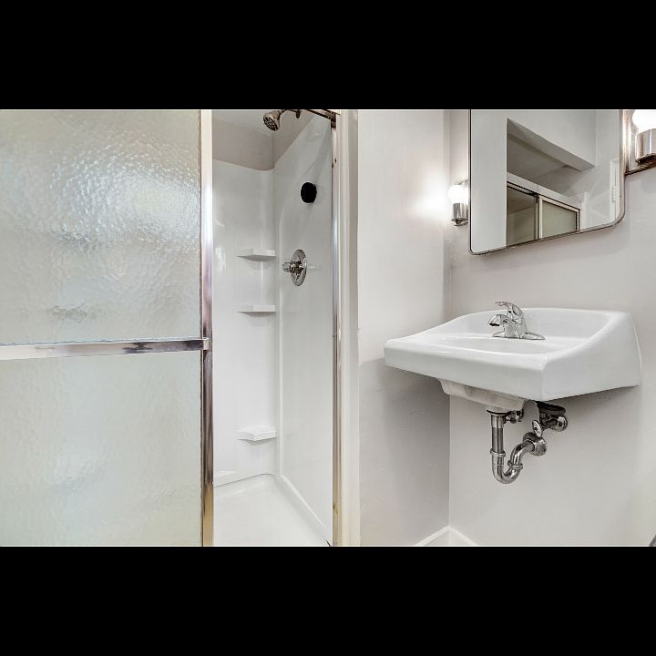 2nd image of 36 Parkview Dr NE