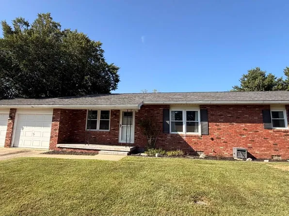 902 Hall St, Olney, IL 62450