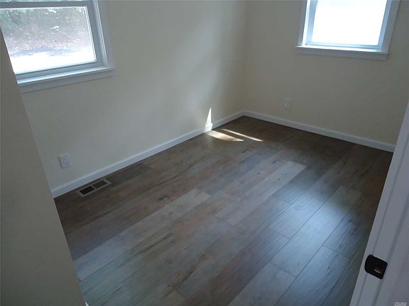 5th image of 40 Oakland Dr N