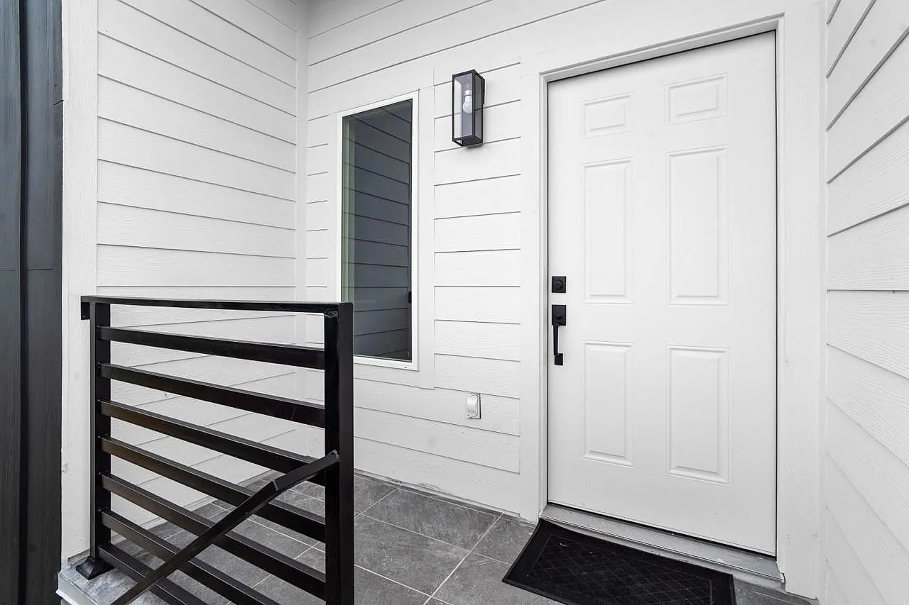 3 bed, 2.0 bath, 1184 sqft, $1,700 — Photo 2