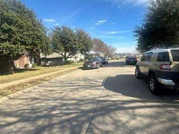 Exterior Neighborhood (street photo)