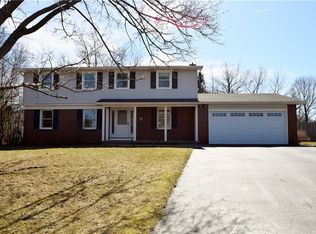 1189 Gatestone Cir, Webster, NY 14580