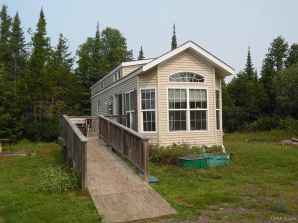 33978 Rice Lake Rd, Lake Linden, MI 49945