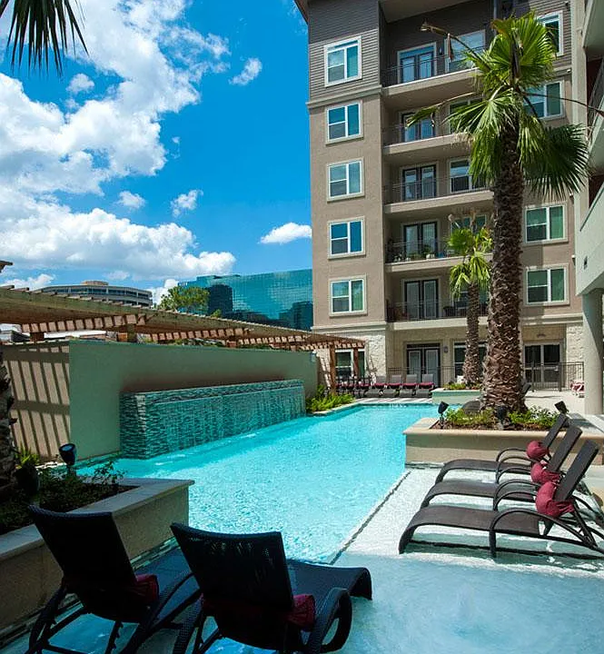 Sparkling Pool is open all year round!
