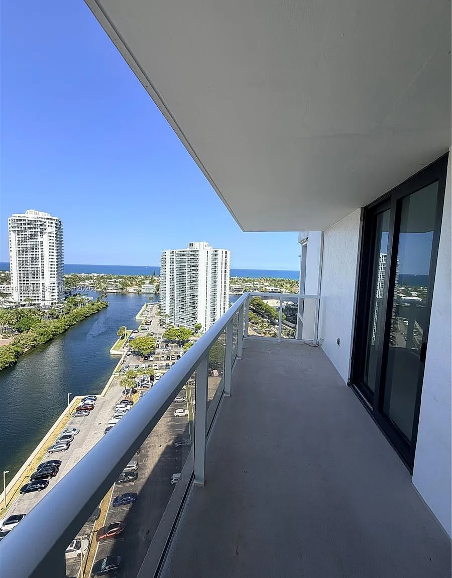 2 bed, 1092 sqft, $2,800 — Photo 1