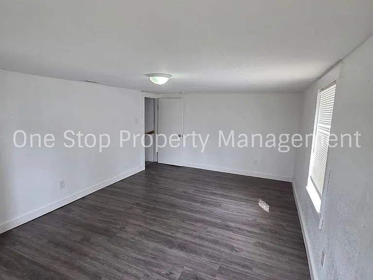1813 E 85th St — Photo 25