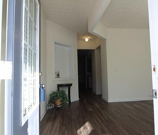 4th image of 2723 Heathrow Dr