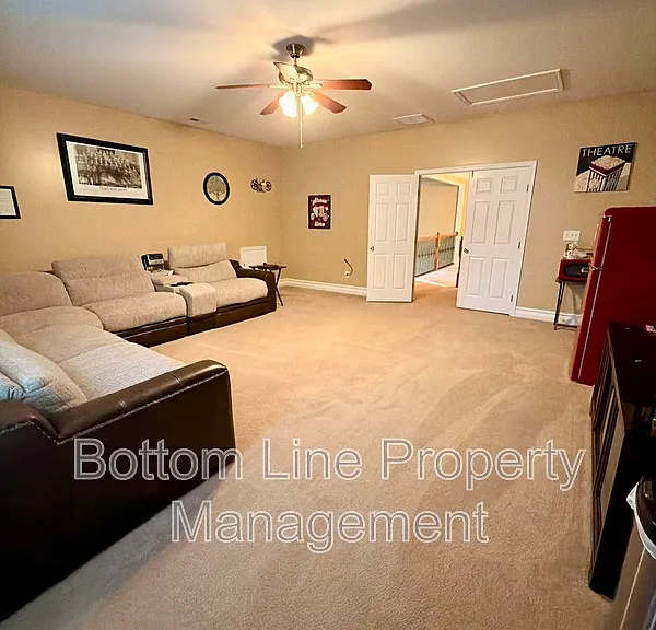 8045 Talcott Dr — Photo 40