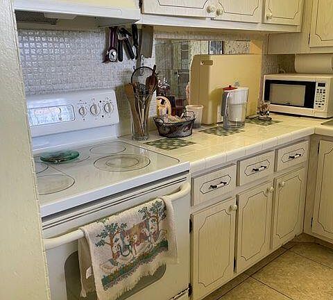 4th image of 2647 N Garden Drive N #307