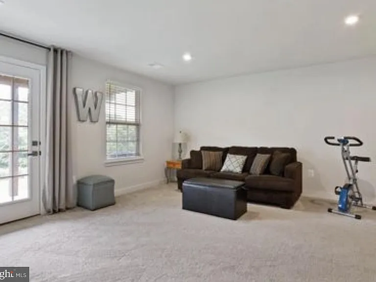 211 Ontario Dr — Photo 21