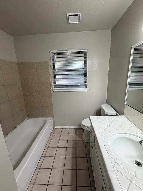 3 bed, 1.5 bath, 1367 sqft, $1,300 — Photo 4