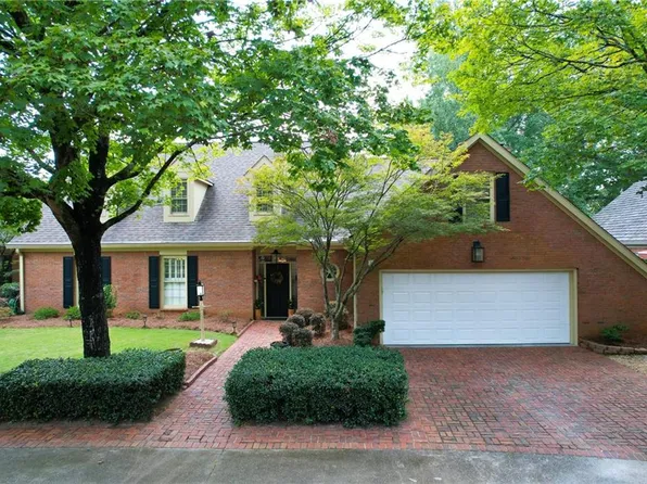 240 Tenth Fairway, Roswell, GA 30076