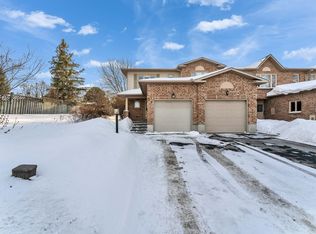 24 Ravenscroft Ct #1, Ottawa, ON K2S1R3