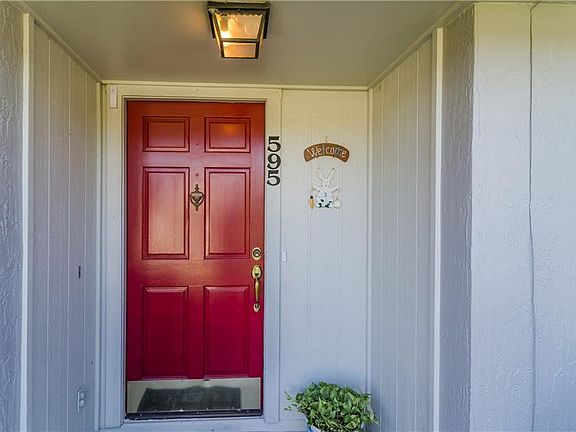 5th image of 595 Silvergate Loop