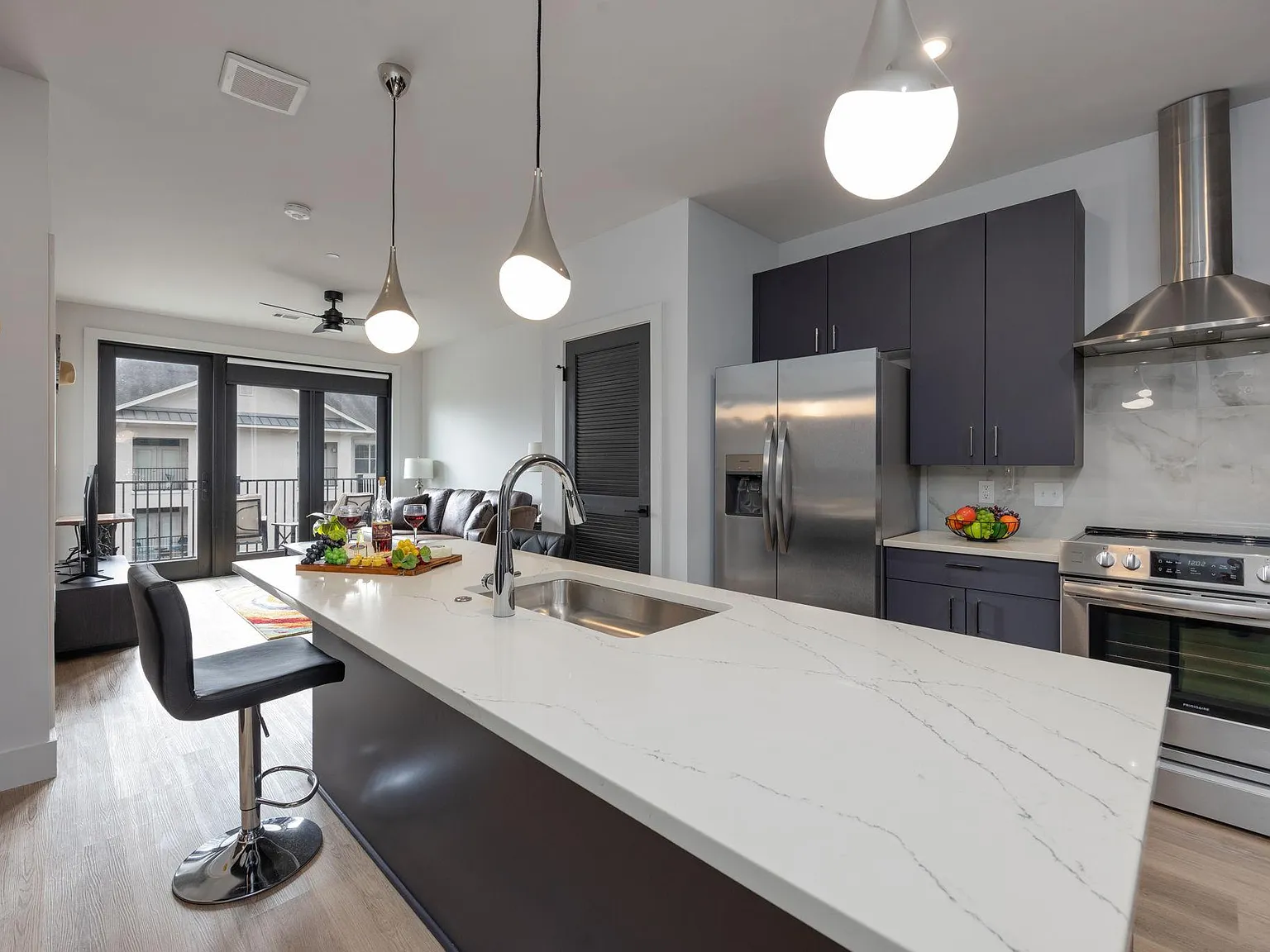 1 bed, 744 sqft, $5,000 — Photo 4