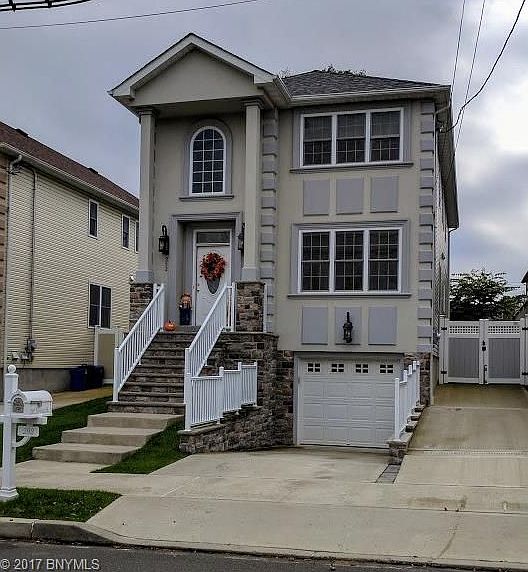 1st image of 292 Loretto St
