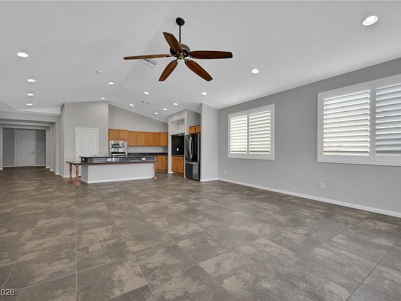 3rd image of 960 Rue Grand Paradis Ln