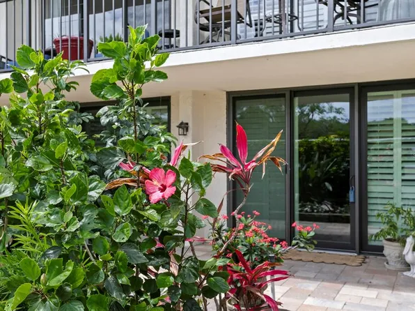 100 Oakmont Ln APT 105, Belleair, FL 33756