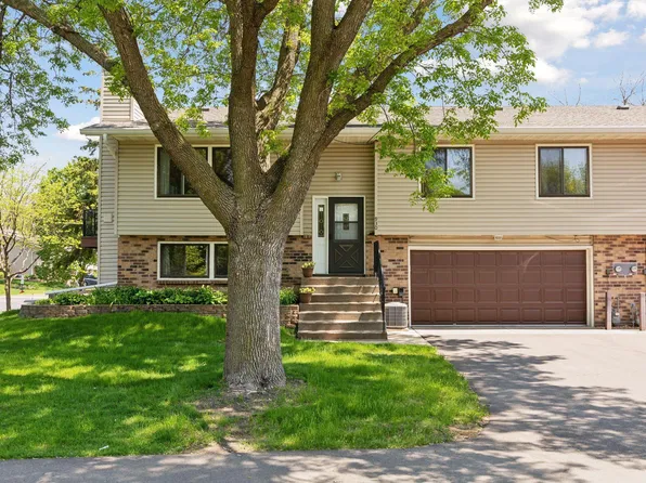 930 94th Ave NE, Blaine, MN 55434