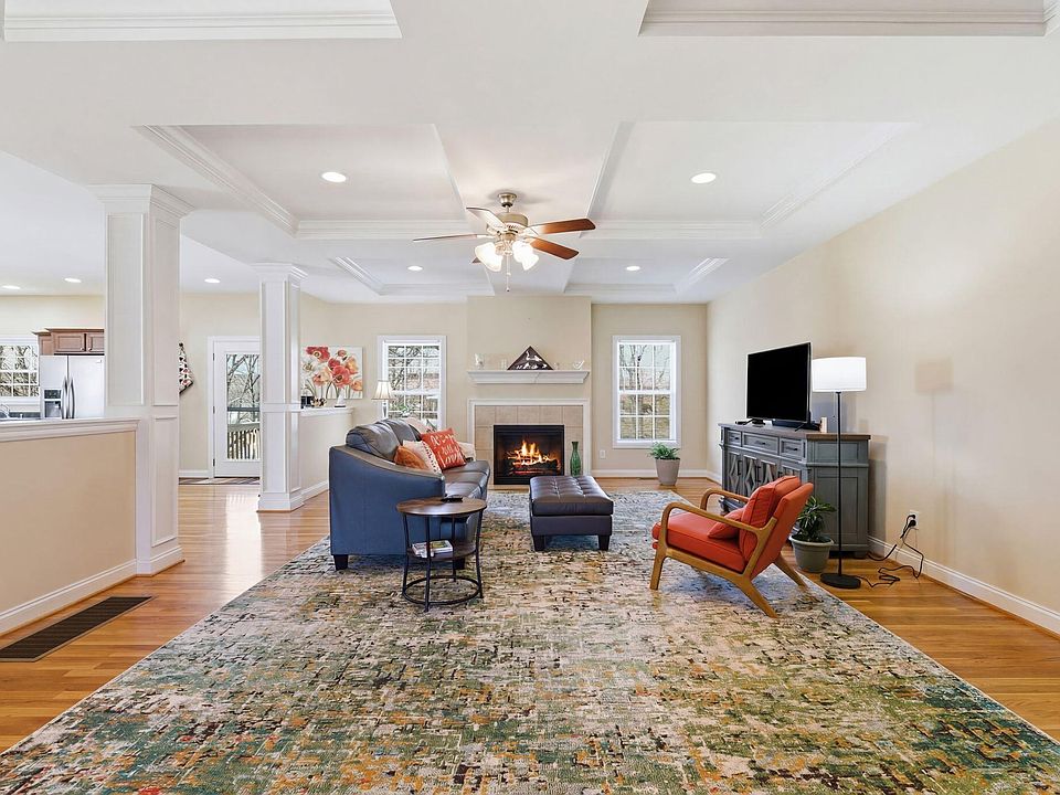 1st image of 105 Hidden Paddock Ln