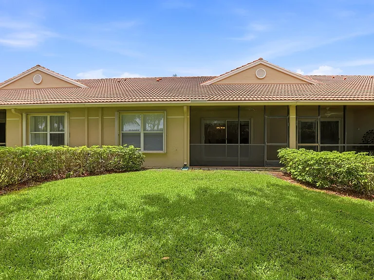9363 Bridgeport Dr — Photo 32