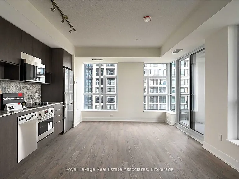 9 Mabelle Ave #922 — Photo 2