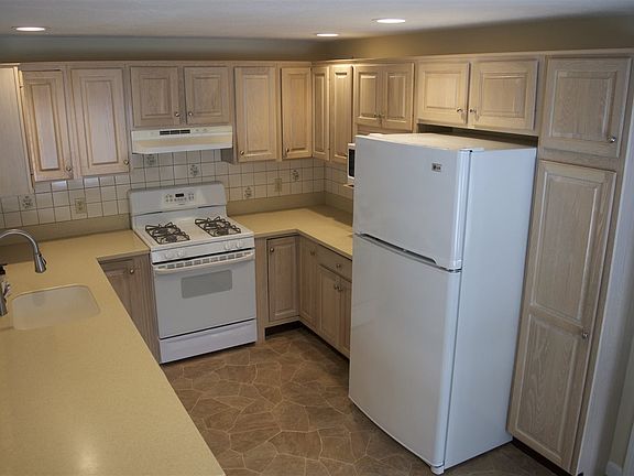 3rd image of 9 Seaver Brook Ln #9