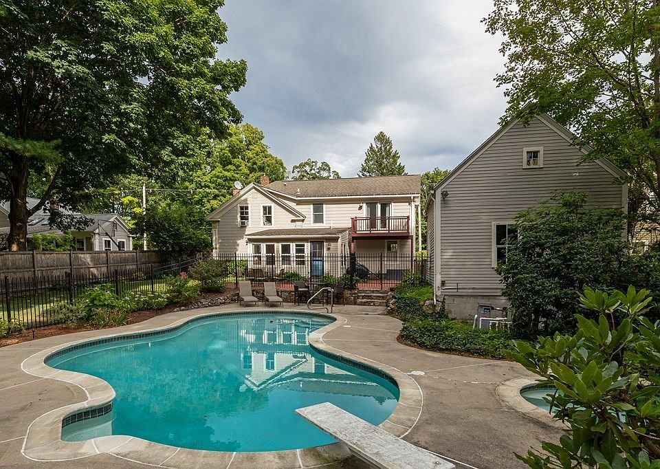 423 South St, Holliston, MA 01746 Zillow