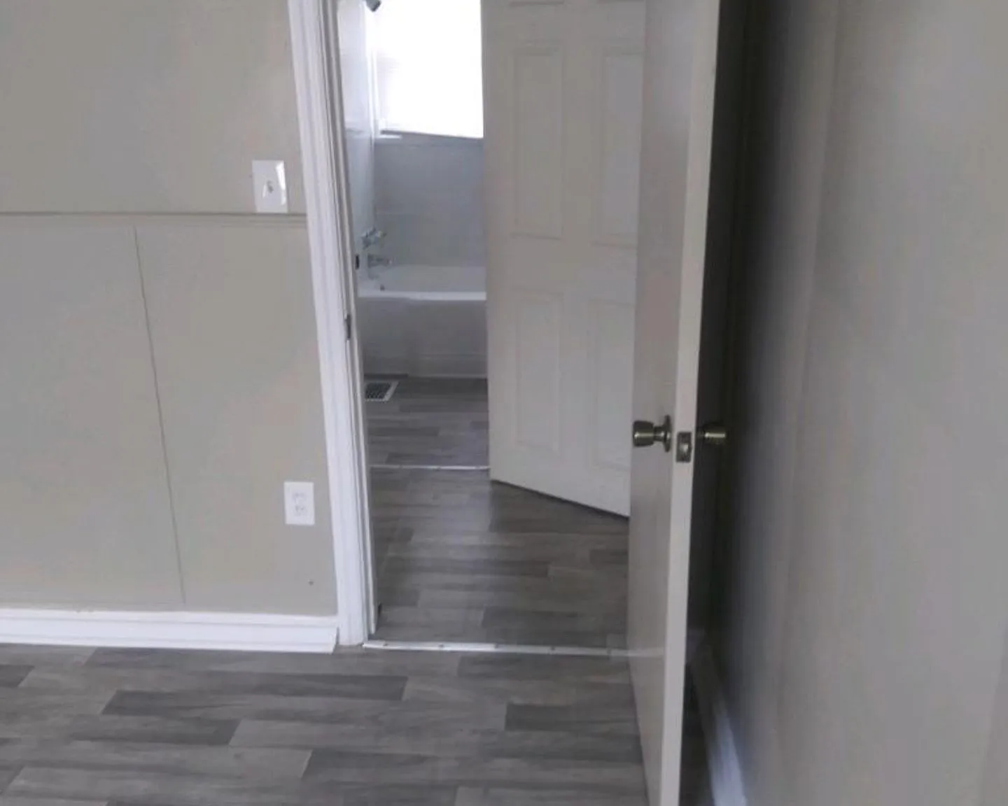1 Bedroom Rent Starting $900/month Newly renovated garden style apartments available for rent — Photo 2