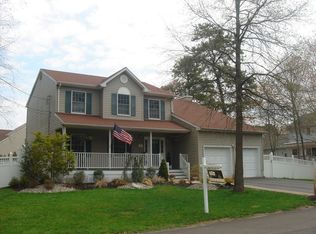 25 9th St, Monroe Township, NJ 08831